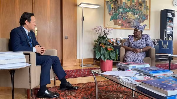 Đại sứ Mai Phan Dũng gặp Tổng Giám đốc WTO Ngozi Okonjo-Iweala ngày 10/4.