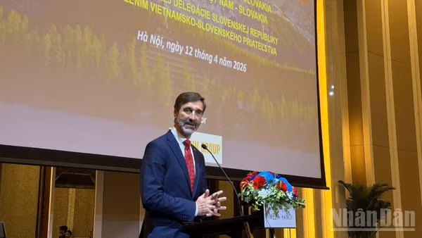 Bộ trưởng Ngoại giao và các vấn đề châu Âu nước Cộng hòa Slovakia Juraj Blanár phát biểu tại buổi gặp. (Ảnh: KHÁNH LAN)