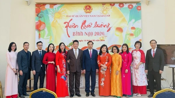 Toàn thể cán bộ và gia đình Đại sứ quán Việt Nam tại tham dự chương trình Xuân Quê hương mừng Tết Bính Ngọ 2026.