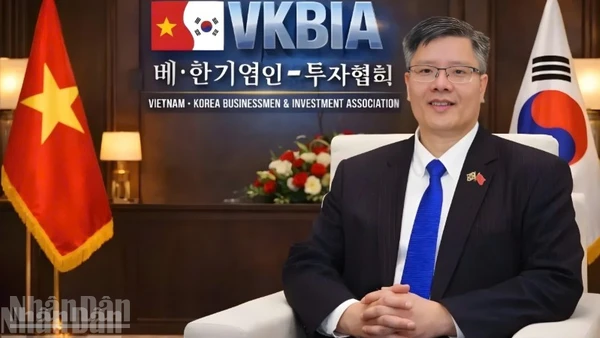 Tiến sĩ Trần Hải Linh, Ủy viên Ủy ban Trung ương Mặt trận Tổ quốc Việt Nam, Chủ tịch Hiệp hội Doanh nhân và Đầu tư Việt Nam-Hàn Quốc (VKBIA), Chủ tịch sáng lập Hội Chuyên gia-Trí thức Việt Nam-Hàn Quốc (VKEIA)