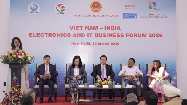 Các đại biểu tham gia điều hành diễn đàn. (Ảnh do Thương vụ Việt Nam tại Ấn Độ cung cấp)