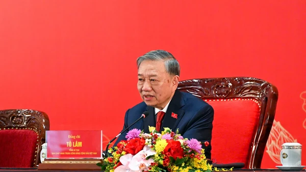 Đồng chí Tô Lâm, Tổng Bí thư Ban Chấp hành Trung ương Đảng Cộng sản Việt Nam khóa XIV trả lời các câu hỏi của các phóng viên tại họp báo quốc tế sau phiên bế mạc Đại hội. (Ảnh: DUY LINH)