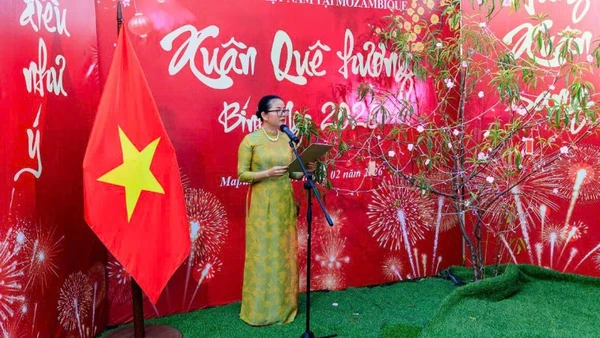 Đại sứ Trần Thị Thu Thìn phát biểu tại chương trình Xuân Quê hương. (Ảnh: Đại sứ quán Việt Nam tại Mozambique)
