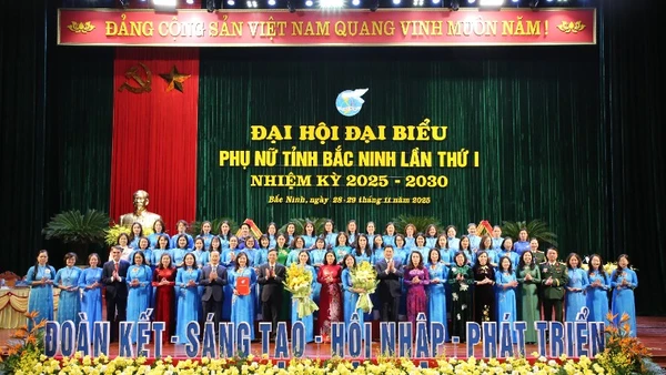 Ban chấp hành Đại hội đại biểu Phụ nữ tỉnh Bắc Ninh lần thứ 1 ra mắt.