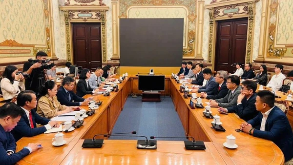 Quang cảnh buổi làm việc. 