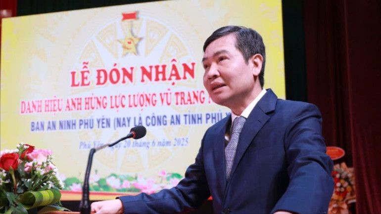 Chủ tịch Ủy ban nhân dân tỉnh Phú Yên Tạ Anh Tuấn phát biểu tại buổi lễ. z6723930135714-18f2f6cd5232e7276484332949d0e7a4-5672.jpg