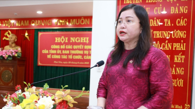 Tổng Biên tập Báo Phú Yên Đào Phạm Hoàng Quyên phát biểu nhận nhiệm vụ. dc-quyenimg-2226-4960.jpg