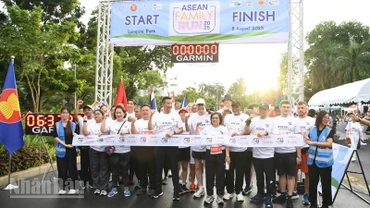 Đông đảo cán bộ ngoại giao các nước thành viên và đối tác của ASEAN tham gia sự kiện.