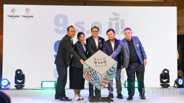 Các đại biểu làm nghi lễ đếm ngược 90 ngày tới SEA Games 33 và ASEAN Para Games 13. (Ảnh: XUÂN SƠN)