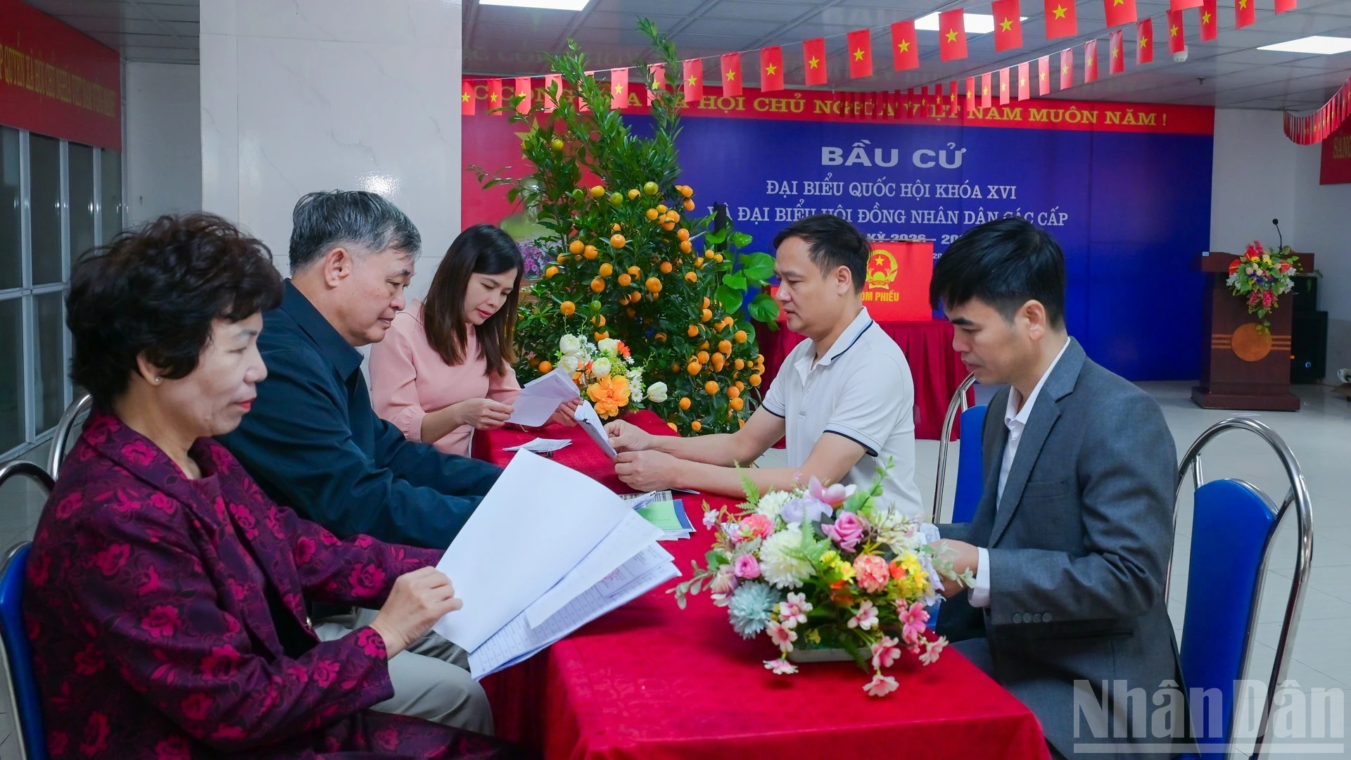 Hà Nội Sẵn Sàng Cho Ngày Bầu Cử: Trang Trí Rực Rỡ, Chuẩn Bị Chu Đáo