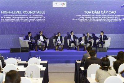 Một phiên tọa đàm cấp cao tại Diễn đàn "Đối mới sáng tạo trong lĩnh vực y tế".