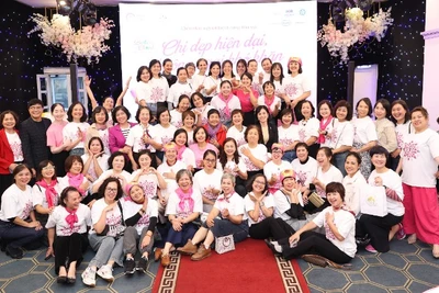 Đông đảo đại biểu tham gia Diễn đàn bệnh nhân ung thư vú với chủ đề "Chị đẹp hiện đại, không ngại khó khăn".