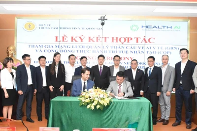 Đại diện Trung tâm Thông tin y tế quốc gia và Tổ chức HealthAI ký kết hợp tác.