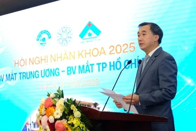 Thứ trưởng Y tế Trần Văn Thuấn phát biểu tại Hội nghị Nhãn khoa năm 2025.