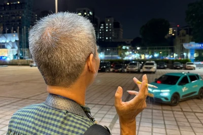 Tỷ lệ nam giới trưởng thành ở Việt Nam hút thuốc còn khá cao.