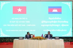 Phó Thủ tướng Chính phủ Bùi Thanh Sơn và Phó Thủ tướng, Bộ trưởng Nội vụ Campuchia Sar Sokha đồng chủ trì Hội nghị Hợp tác và phát triển các tỉnh biên giới Việt Nam-Campuchia lần thứ 13.
