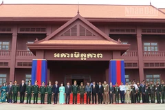 Các đại biểu tham dự buổi lễ kỷ niệm 48 năm con đường tiến tới đánh đổ chế độ diệt chủng Pol Pot tại Khu di tích lịch sử quân sự Techo Koh Thmor X16. (Ảnh: ĐINH TRƯỜNG)