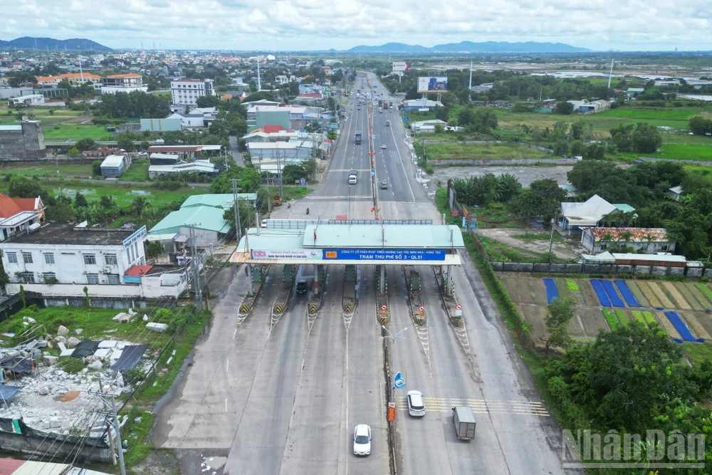Ba trạm thu phí bỏ hoang ở Thành phố Hồ Chí Minh và Đồng Nai.