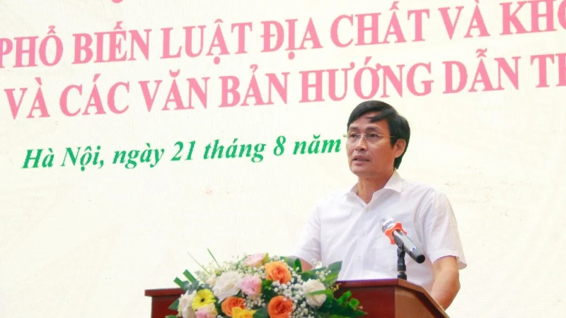 Thứ trưởng Nông nghiệp và Môi trường Trần Quý Kiên phát biểu tại hội nghị.