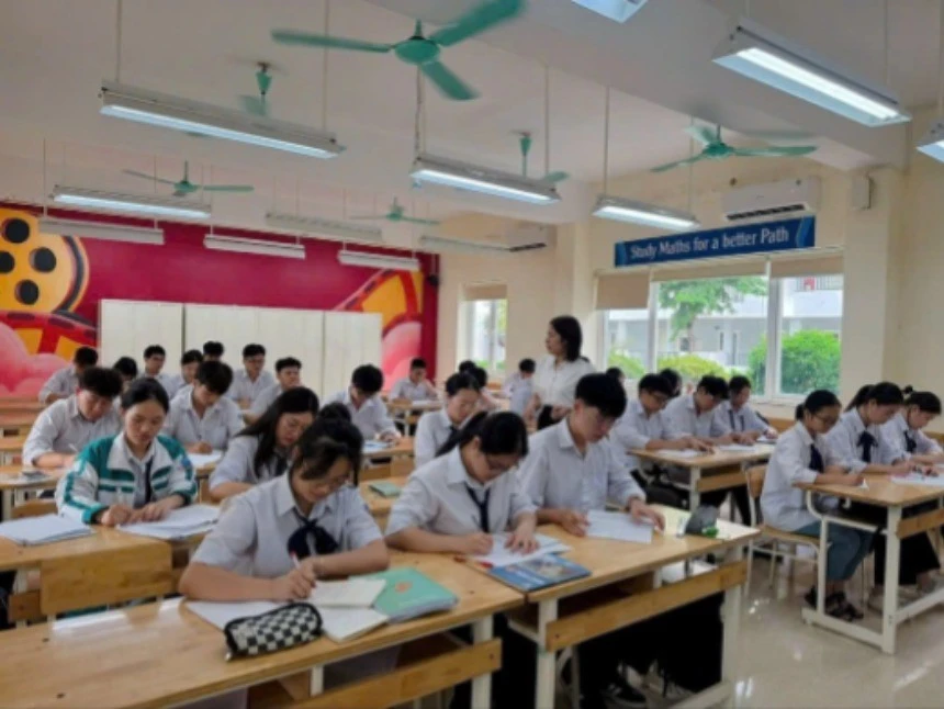 Giờ ôn tập của học sinh lớp 12 Trường THPT chuyên Lương Văn Tụy (thành phố Ninh Bình, tỉnh Ninh Bình).