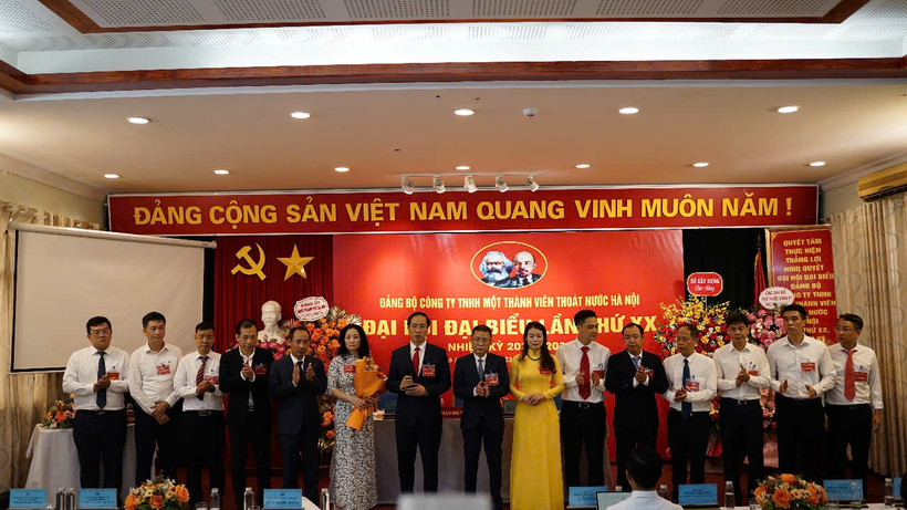 Ban chấp hành Đảng bộ nhiệm kỳ 2025-2030 ra mắt đại hội. 