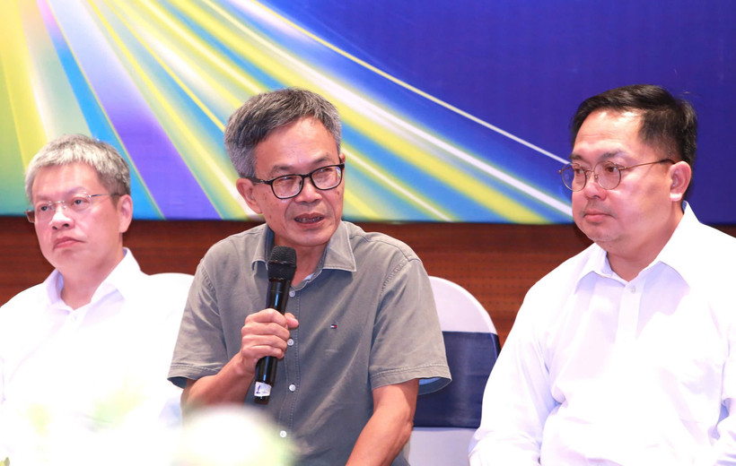 TS Trần Đăng Tuấn cho rằng, đã đến lúc báo chí Việt Nam ngừng... loay hoay tìm "chỗ bán" sản phẩm báo chí trên các nền tảng. Thay vào đó, cần quay trở lại vấn đề cốt lõi: Nâng cao chất lượng sản phẩm.