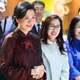 Bà Ngô Phương Ly - Phu nhân Tổng Bí thư, Chủ tịch nước Tô Lâm đến thăm Bảo tàng Âm nhạc dân tộc Quảng Tây. (Ảnh: TTXVN phát)