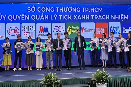 Các hệ thống phân phối nhận ủy quyền quản lý và thực hiện Chương trình “Tick xanh trách nhiệm” từ Sở Công thương thành phố.