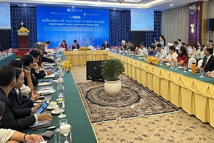 Một góc quang cảnh diễn đàn.