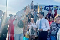 Lãnh đạo đặc khu Phú Quốc chào mừng du khách Nga trở lại Phú Quốc.