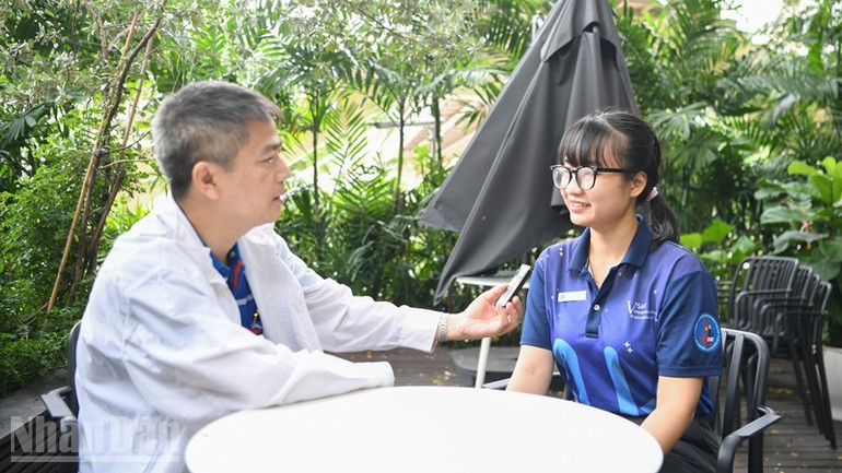Chủ tịch Hội Sinh viên Việt Nam tại Thái Lan Phạm Nguyễn Như Quỳnh tại cuộc gặp với phóng viên Báo Nhân Dân. ndo_bl_anh-pham-nguyen-nhu-quynh-1.jpg