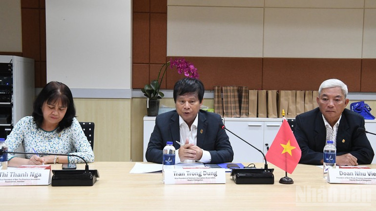 Phó Chủ tịch Hội Nhà báo Việt Nam Trần Trọng Dũng nêu bật những điểm sáng trong hợp tác truyền thông Việt Nam-Thái Lan. (Ảnh: XUÂN SƠN) Phó Chủ tịch Hội Nhà báo Việt Nam Trần Trọng Dũng nêu bật những điểm sáng trong hợp tác truyền thông Việt Nam-Thái Lan. (Ảnh: XUÂN SƠN)