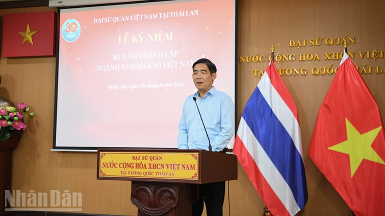 Đại sứ Việt Nam tại Thái Lan Phạm Việt Hùng ôn lại chặng đường 80 năm vẻ vang của ngành Ngoại giao. ndo_bl_anh-1-5038.jpg