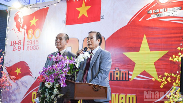 Chủ tịch Hội Thái Việt thủ đô Bangkok và vùng phụ cận Đỗ Xuân Phúc phát biểu tại buổi lễ. (Ảnh: MINH THẮNG) ndo_br_anh-1-4234.jpg