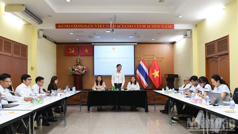 Đại sứ quán Việt Nam tại Thái Lan thường xuyên tổ chức các hoạt động nhằm tăng cường gắn kết kiều bào với đất nước. (Ảnh: MINH THẮNG) ndo_br_anh-1.jpg