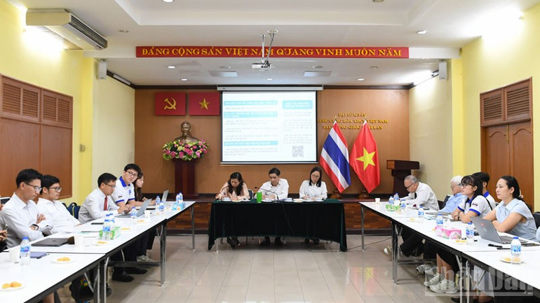 Các đại biểu đóng góp ý kiến về thúc đẩy hợp tác khoa học công nghệ giữa Việt Nam và Thái Lan. (Ảnh: XUÂN SƠN) ndo_br_anh-7.jpg