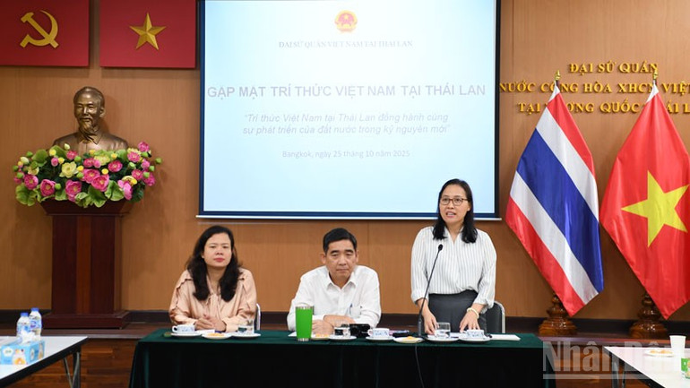 Tham tán Trần Thị Huệ thông tin về Nghị quyết số 57-NQ/TW của Bộ Chính trị. (Ảnh: XUÂN SƠN) ndo_br_anh-3.jpg