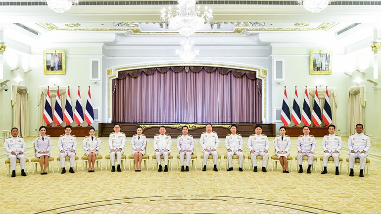 Thủ tướng tạm quyền Suriya Jungrungreangkit cùng 14 nhân sự mới trong nội các cải tổ. (Ảnh: Văn phòng Thủ tướng Thái Lan) anh-0-5429.jpg