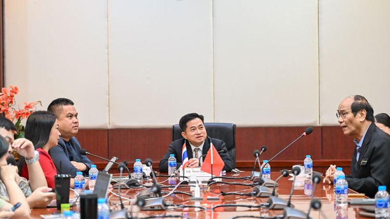 Các đại biểu thảo luận về triển vọng phát triển của Việt Nam. (Ảnh: CTV) anh-4.jpg