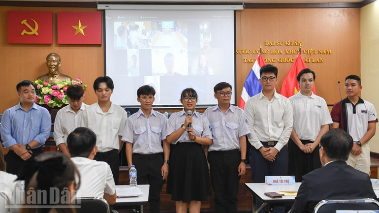Đại diện Ban Chấp hành Hội Sinh viên Việt Nam tại Thái Lan khóa IV. (Ảnh: XUÂN SƠN) ndo_bl_anh-5.jpg