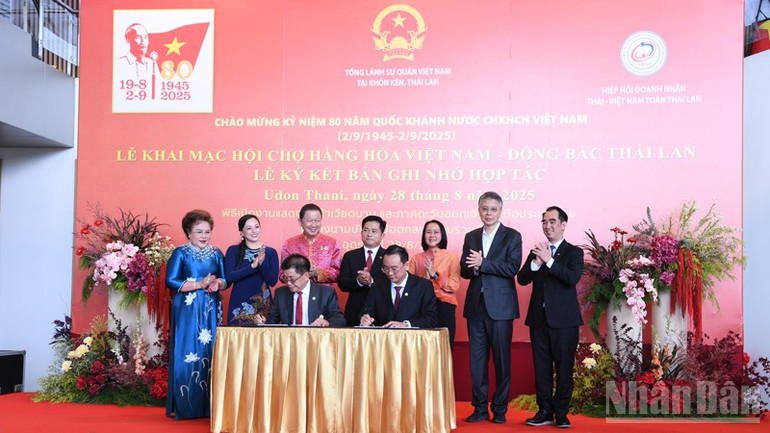 Lễ ký kết bản ghi nhớ hợp tác giữa Hiệp hội Doanh nhân Thái-Việt Nam toàn Thái Lan với một số doanh nghiệp Việt Nam. ndo_br_anh-6.jpg