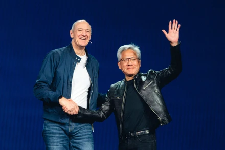 Ông Roland Busch, Chủ tịch kiêm Tổng giám đốc Siemens AG và ông Jensen Huang, nhà sáng lập kiêm Tổng giám đốc Nvidia.