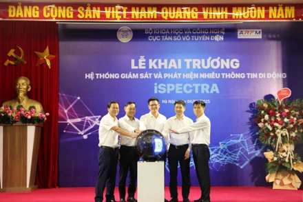 Khai trương hệ thống giám sát và phát hiện nhiễu thông tin di động iSpectra. (Ảnh: Cục Tần số vô tuyến điện).