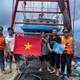 Lực lượng Kiểm ngư phát tờ rơi tuyên truyền về chủ quyền biển, đảo và tặng cờ cho ngư dân trên biển.