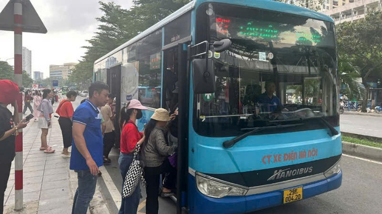 Tổ chức 31 tuyến kết nối giải tỏa hành khách tại các ga Cát Linh, Cầu Giấy, Long Biên. xb2.jpg