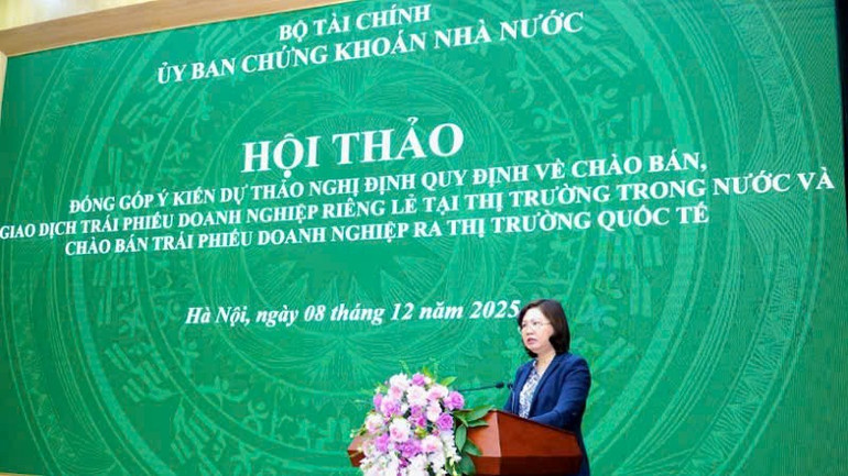 Председатель Государственной комиссии по ценным бумагам Ву Тхи Чан Фыонг выступила с вступительной речью на семинаре. (Фото: BAO MINH) a.jpg