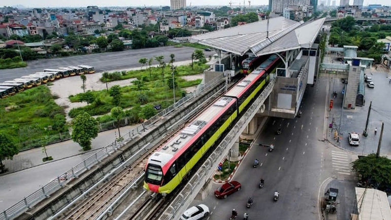 Công ty TNHH MTV Đường sắt Hà Nội tổ chức kéo dài thời gian hoạt động 2 tuyến đường sắt đô thị đến 24 giờ. (Ảnh: DUY LINH) nhon.jpg