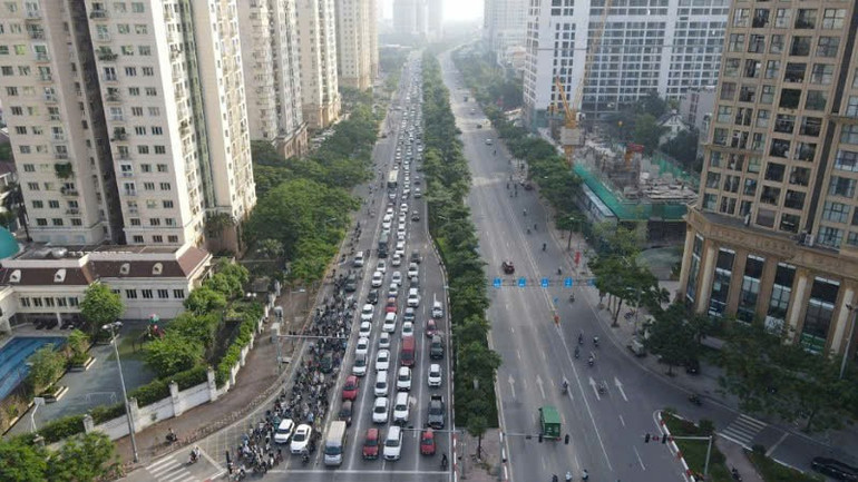 Cảnh sát giao thông sẽ trực tiếp phân luồng và hướng dẫn các phương tiện. vcc-1.jpg