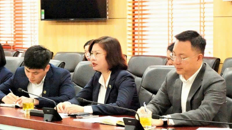 Председатель Ву Ти Чан Фыонг выступает на приёме. (Фото: Тао Ми) ck.jpg