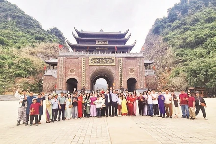 Ninh Bình là điểm đến du lịch an toàn, thân thiện và văn minh. (Ảnh MINH NGUYỄN)